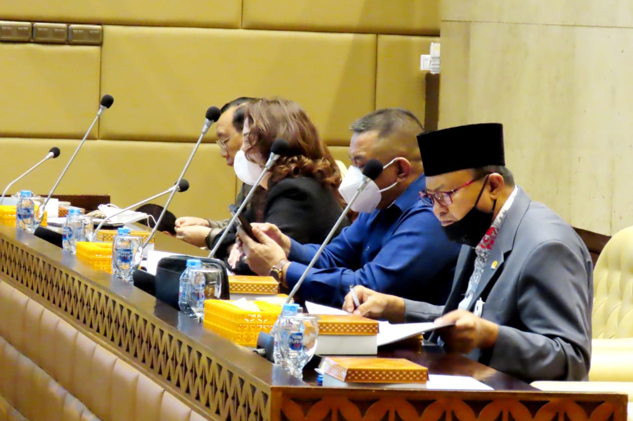 Komisi V DPRI saat Raker Dengan Kementrian PUPR