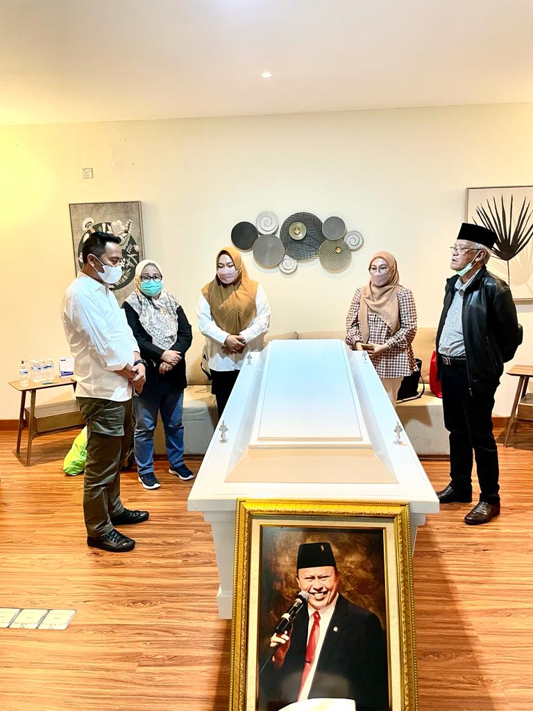 Bupati Boltim, Sam Sachrul Mamonto, S.Sos, M.Si, Saat Melayat Duka Jenazah Almarhum H2M.