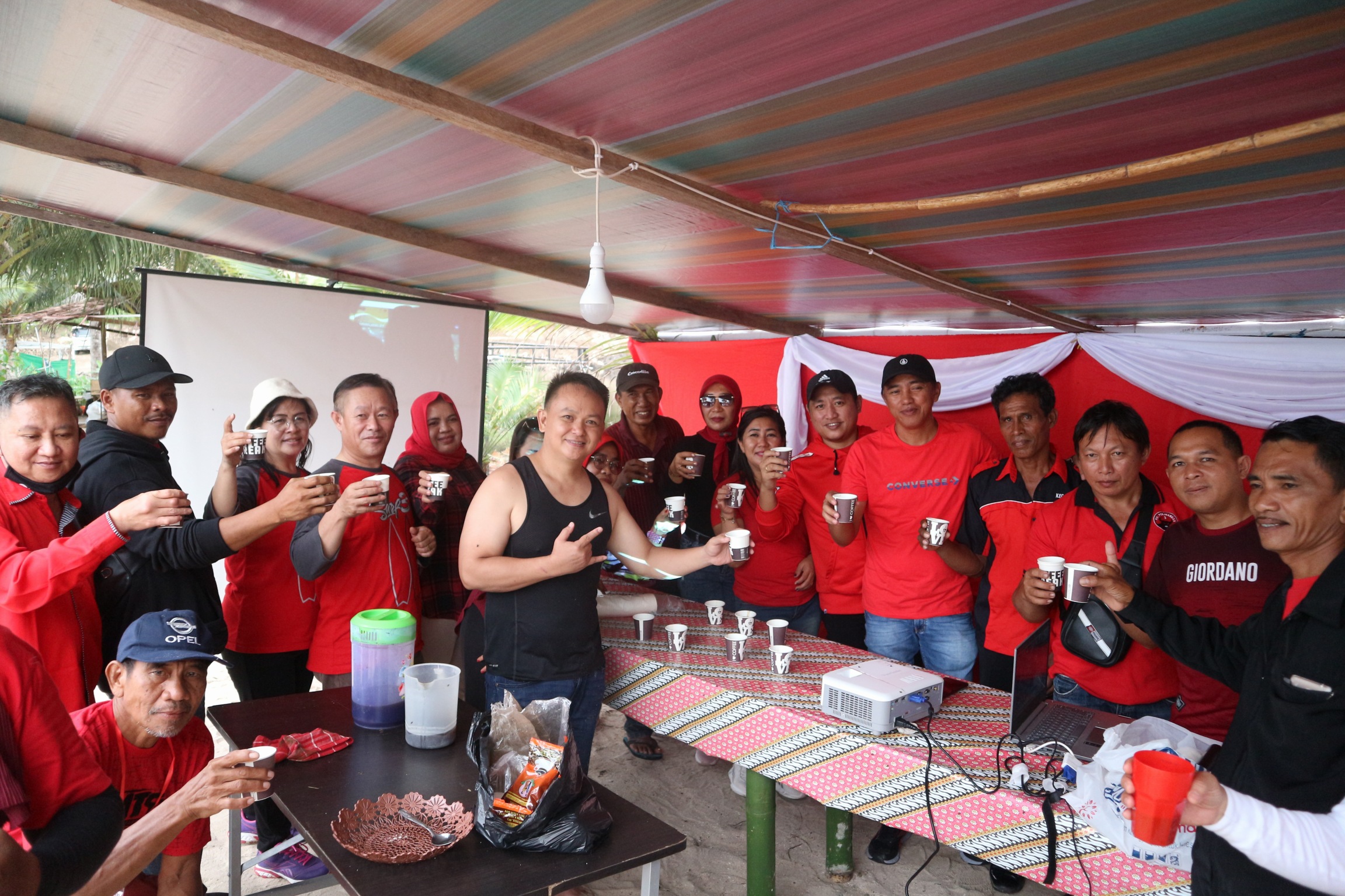 Seluruh Pengurus PDIP Boltim sat mengikuti Festival Kopi Tanah Air.
