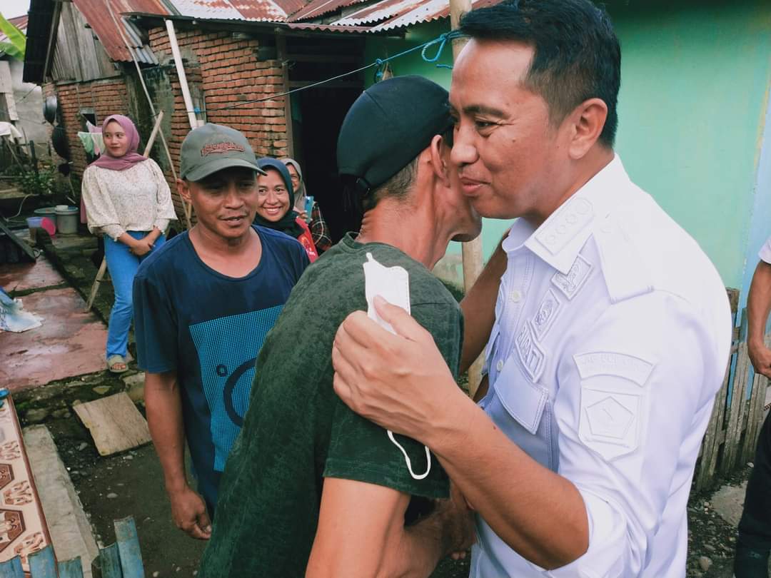 Disela - sela kunjungan Bupati saat perayaan Ketupat.