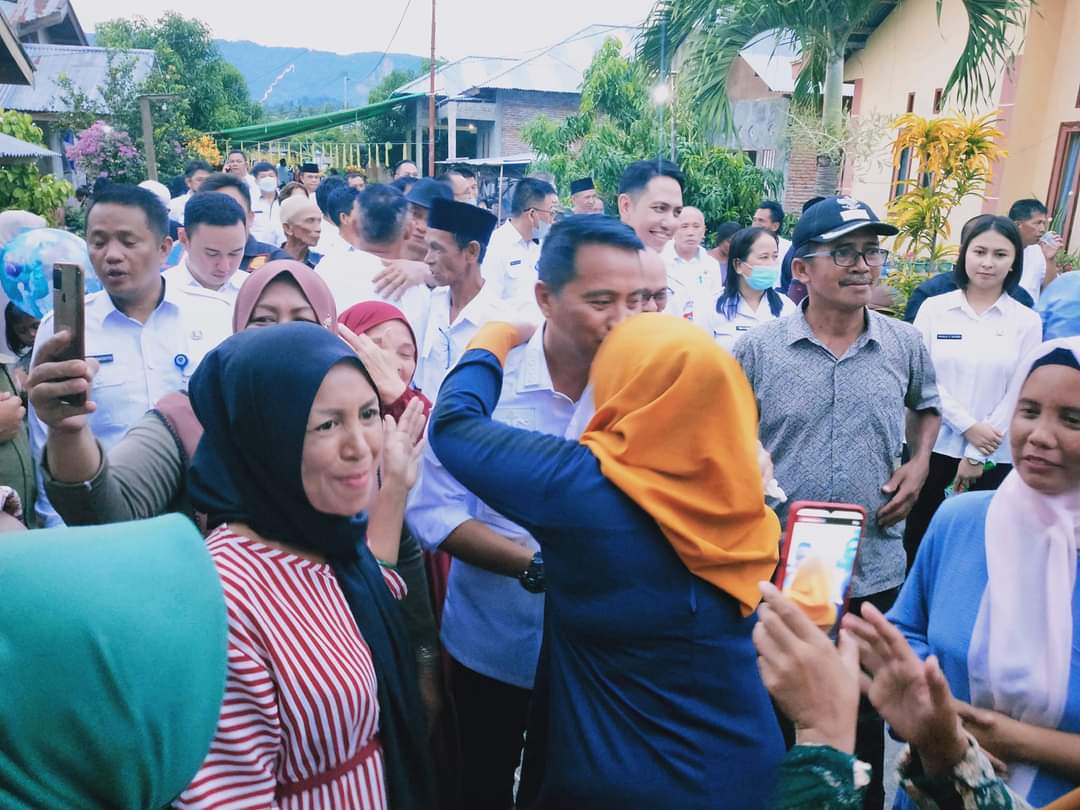 Bupati saat menghadiri Perayaan Ketupat di Kecamatan Motongkad, Rabu (11/05).