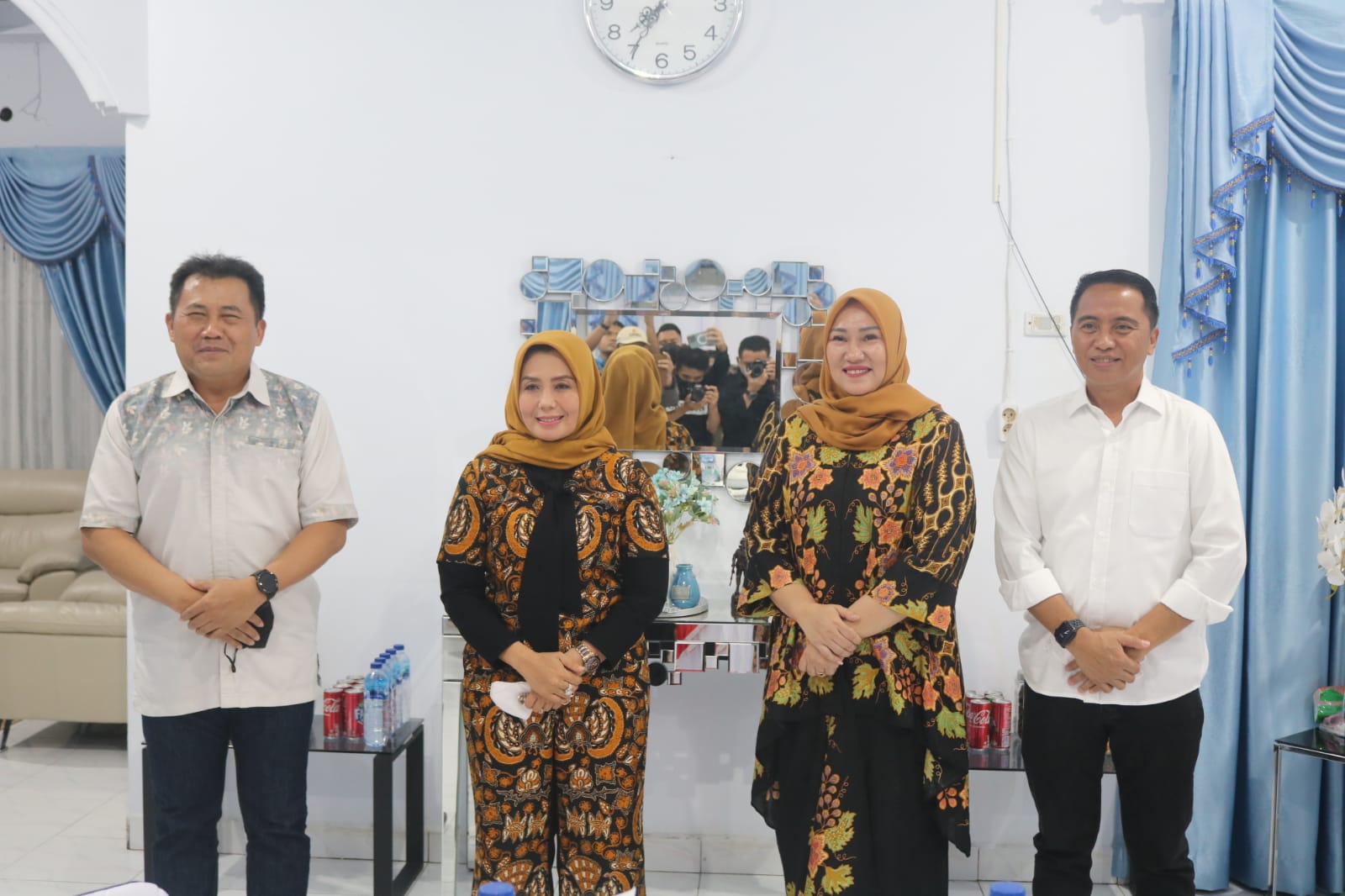 Bupati Boltim Bersama Istri, Kapolda Bersama Istri di Rudis.