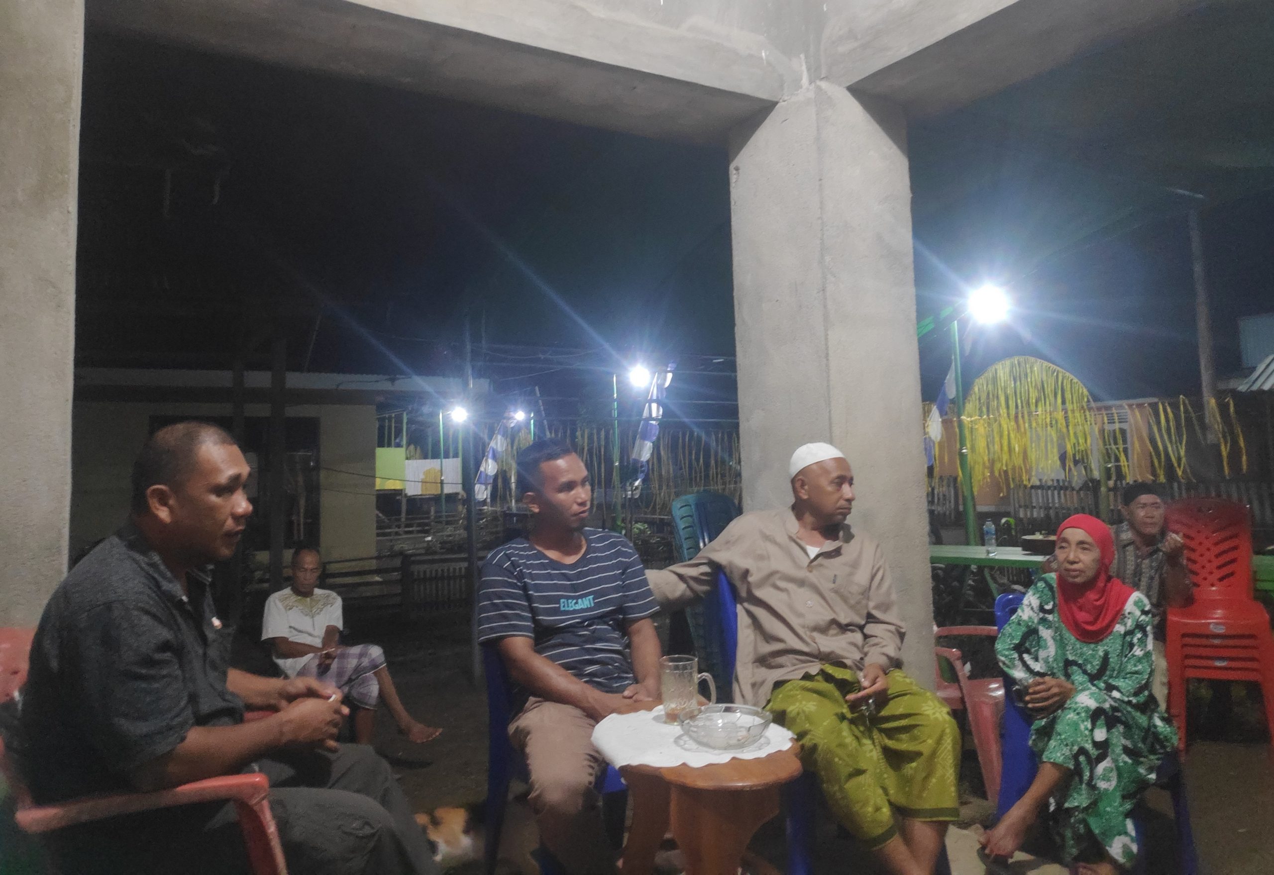 Sangadi Bersama Perangkat dan Panitia Pembangunan Masjid Usai Menerima Kunjungan Bupati.