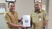 Sekertaris Dispar Boltim, Ivan Assa, saat berada di Dispar Provinsi.
