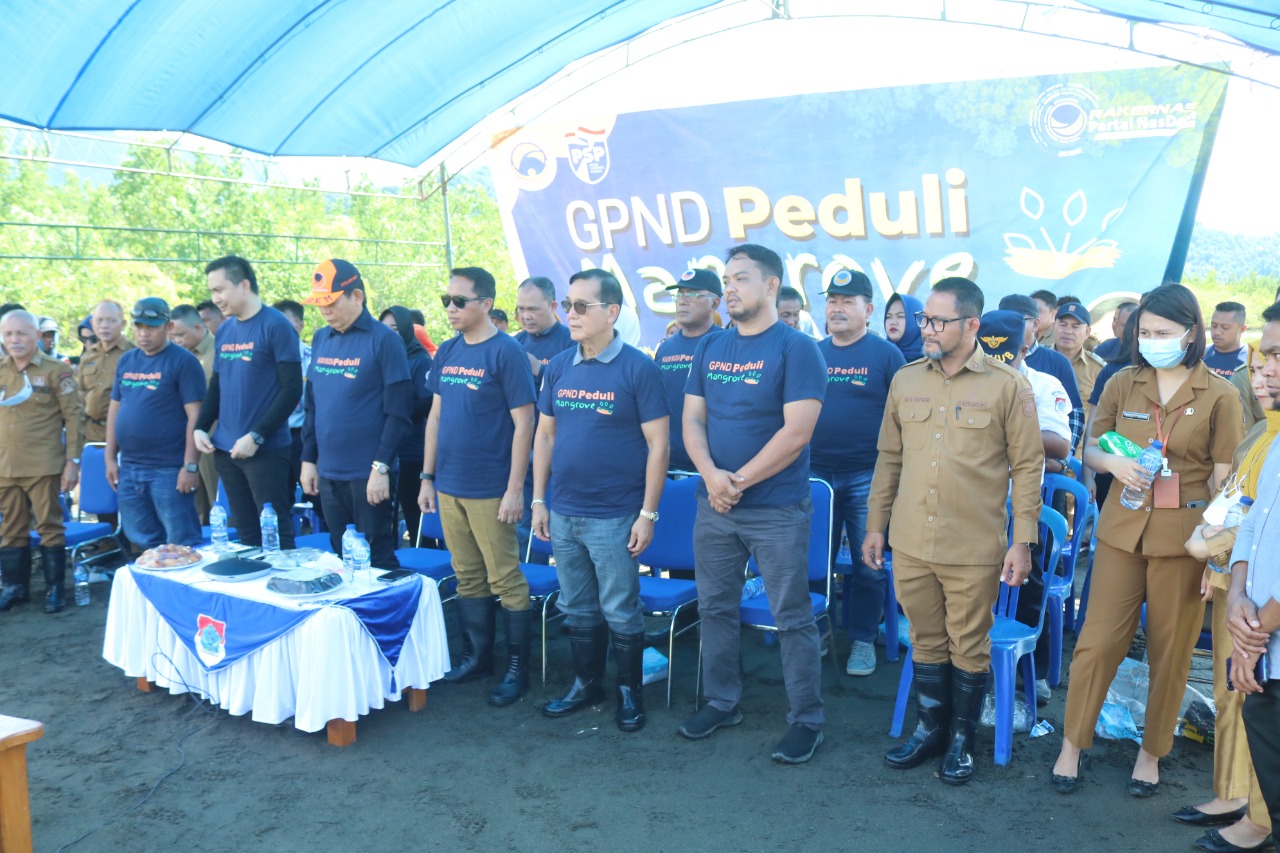 Bupati dan seluruh peserta, saat menerima penyampaian Menteri secara virtual.