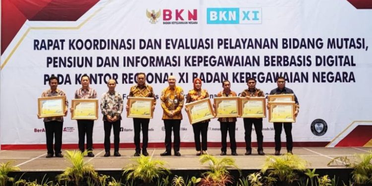 00-02-11-Penghargaan-BKN-untuk-Pemda-Boltim-768x432-1-750x375