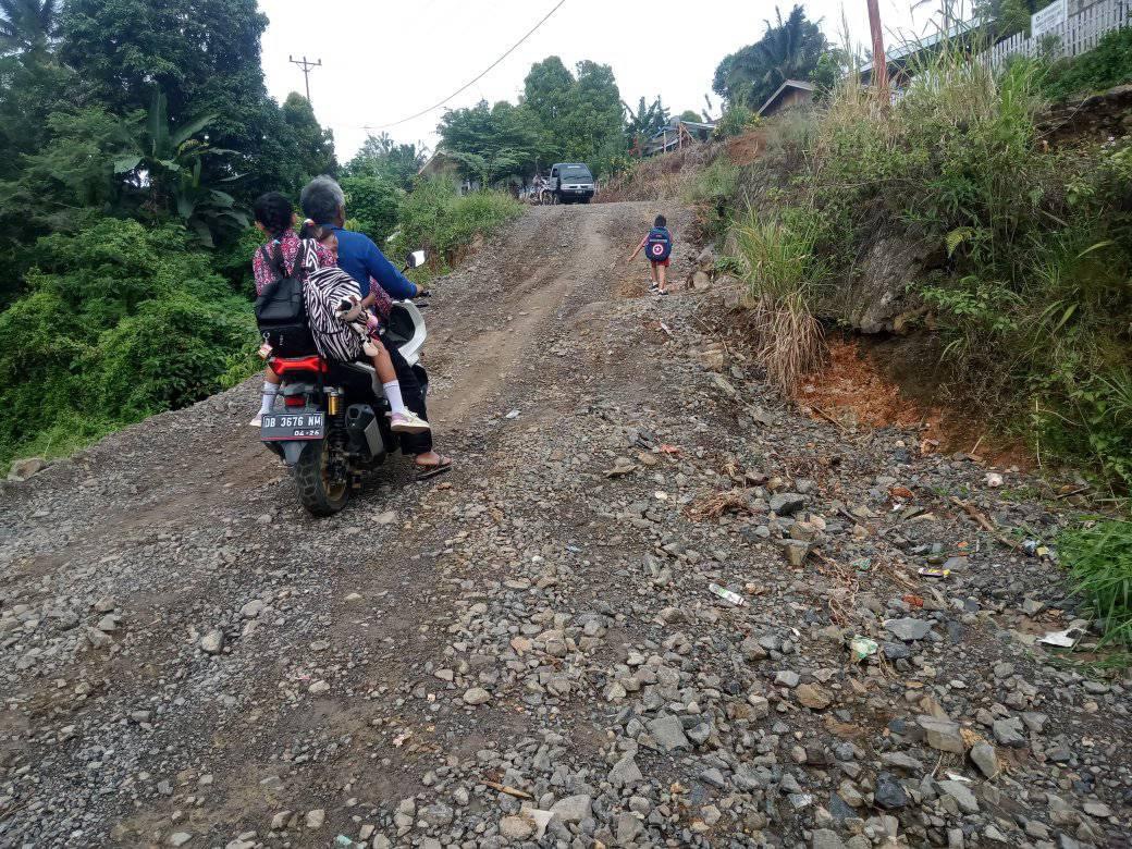 Doc; Titik Jalan di Desa Lanud, yang bertahun - tahun belum diperbaiki.