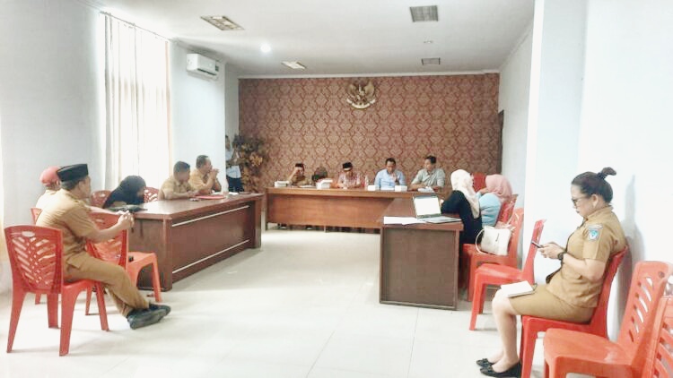 Rapat Dengar Pendapat DPRD Bolsel dengan Pemerintah Desa Motolohu terkait seleksi Perangkat Desa.