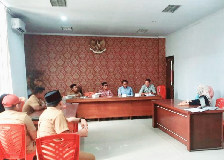 Rapat Dengar Pendapat DPRD Bolsel dengan Pemerintah Desa Motolohu terkait seleksi Perangkat Desa.