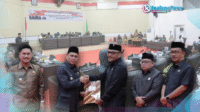 Walikota Weny Gaib, SpM saat Paripurna DPRD dalam rangka penandatanganan nota kesepakatan rancangan awal RPJMD Tahun 2025-2029.