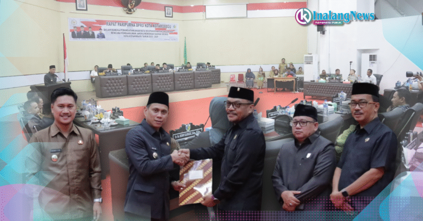 Walikota Weny Gaib, SpM saat Paripurna DPRD dalam rangka penandatanganan nota kesepakatan rancangan awal RPJMD Tahun 2025-2029.
