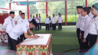 Bupati Bolsel ISkandar Kamaru saat pelantikan 92 ASN Fungsioanl lingkup Pemerintah Bolsel.