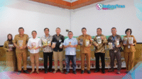 PELAKUUMKM Wakil Ketua DPRD Kotamobagu Jusran Deby Mokolanut (JDM) saat memberikan materi pelatihan kewirausahaan mandiri terhadap pelaku umkm.