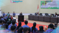 Walikota Weny saat penyerahan SK sekaligus pengambilan sumpah dan janji pppk 422 tenaga honorer.