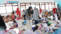 Lomba PAUD Kota Barat Ketua Pokja Bunda PAUD Ny. Resty Mangkat Somba dalam kegiatan lomba antar PAUD Kotamobagu Barat