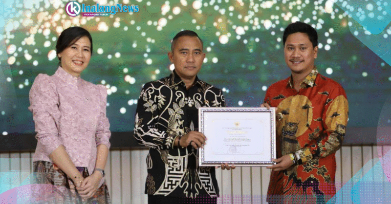 Wakil Walikota Rendy Mangkat menerima penganugerahan Kota Layak Anak (KLA) Kategori Nindya Kotamobagu Tahun 2025