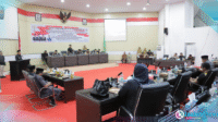 Paripurna Ranperda Walikota Weny Gaib menyampaikan produk hukum pemerintah dalam agenda paripurna DPRD Kotamobagu.