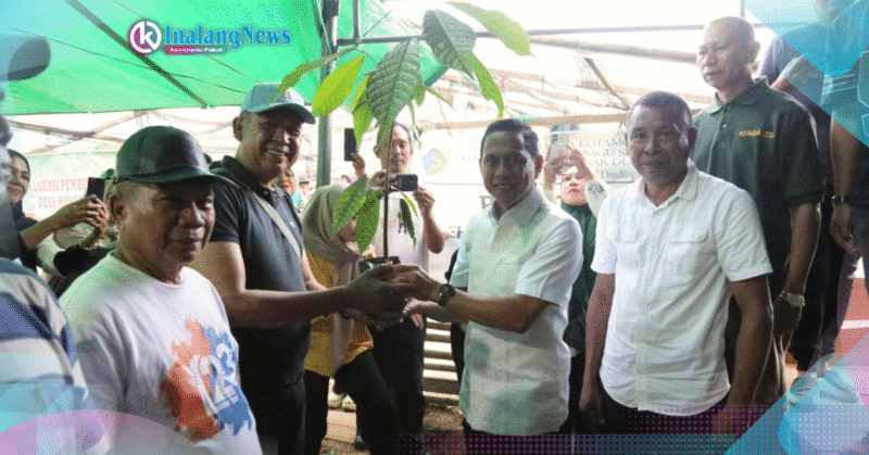 Peneyrahan bantuan pertanian APBDes Desa Poyowa Besar Dua oleh Walikota Weny Gaib