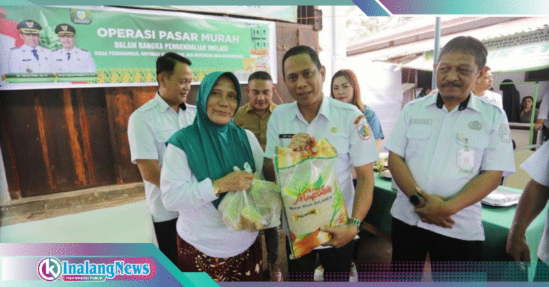 Walikota Weny saat meninjau operasi Pasar Murah di Desa Pontodon