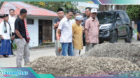 Walikota Weny Meninjau Proyek Jalan Provinsi Walikota Weny saat menyoroti proyek jalan Pemprov Sulut