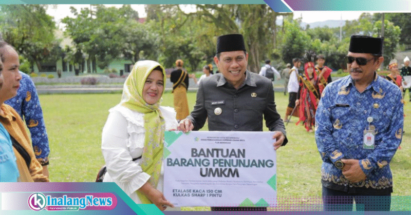 Penyerahan bantuan, 60 UMKM Kotamobagu oleh Walikota Weny