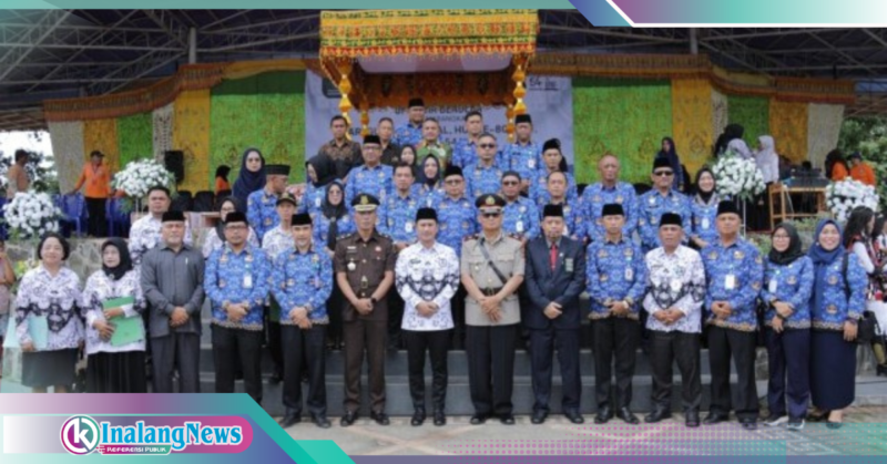 Foto bersama Pemerintah Kotamobagu dan para undangan di rangkaian upacara peringatan hari penting